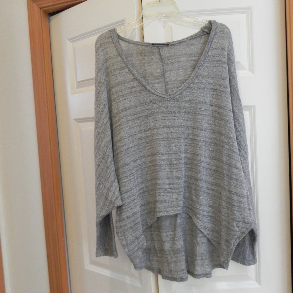 Brandy Melville V Neck Sweater Gray 55% Wool, 30% Cotton, 15% Polyester  One sz.